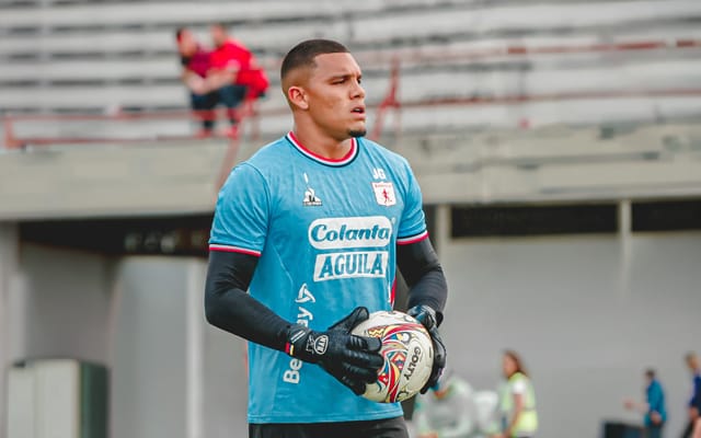 Joel Graterol in action