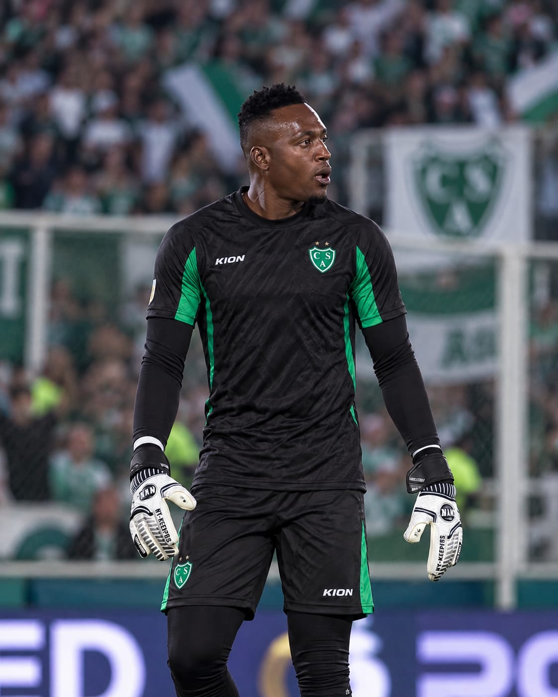 Iván Arboleda in goal wearing Black Widow gloves